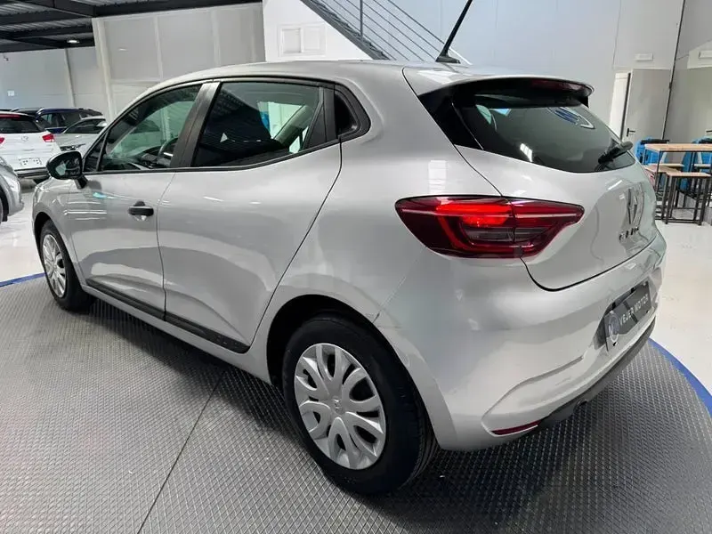 Usado Renault Clio V Zen 85 CV (62 kW) 2020 Gris / plata Berlina