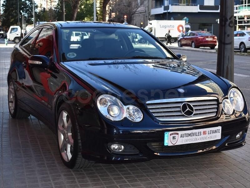 Usado Mercedes C180 Sport Edition 143 CV (105 kW) 2005 Azul Berlina