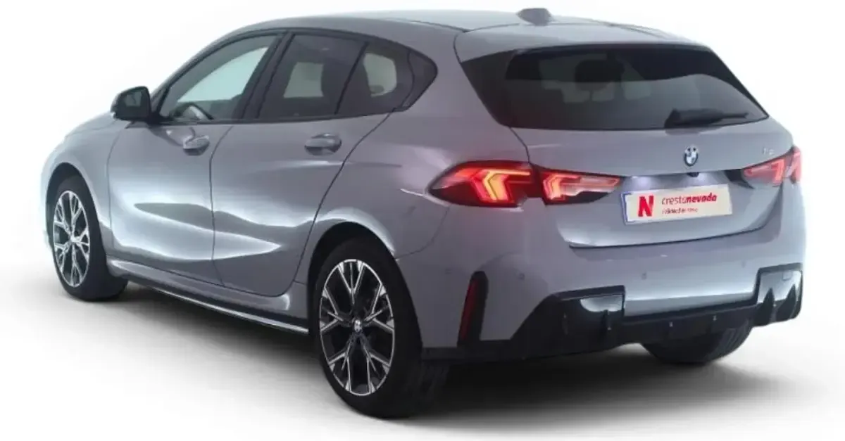 Usado BMW 116 Comfort Edition 122 CV (89 kW) 2025 Gris Utilitario