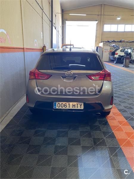 Beige Usado 2013 Toyota Auris Advance Berlina | 7599 € (Precio justo) - Imagen 1/4