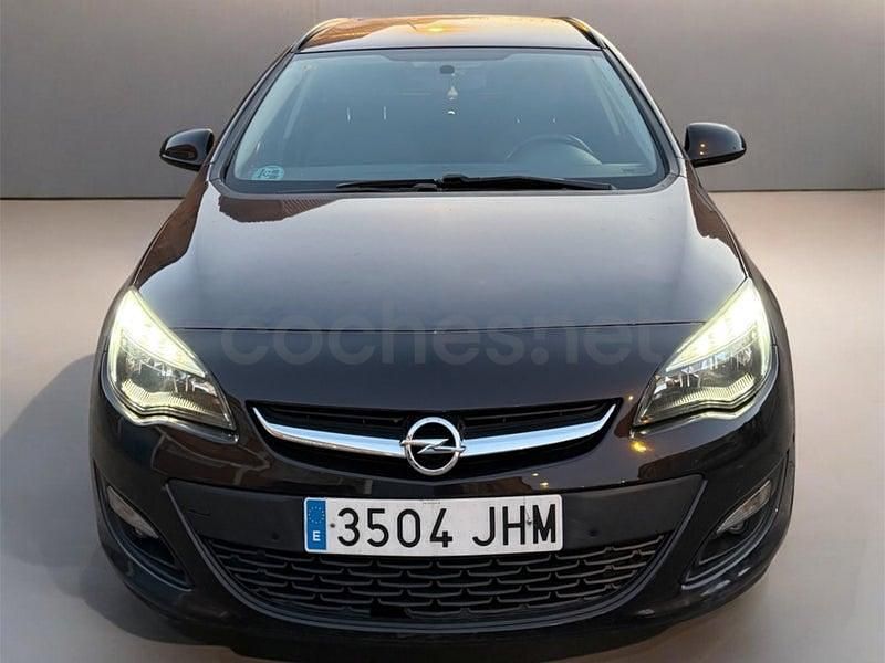 Usado Opel Astra Selective 110 HP (80 kW) 2015 Preto Carrinha