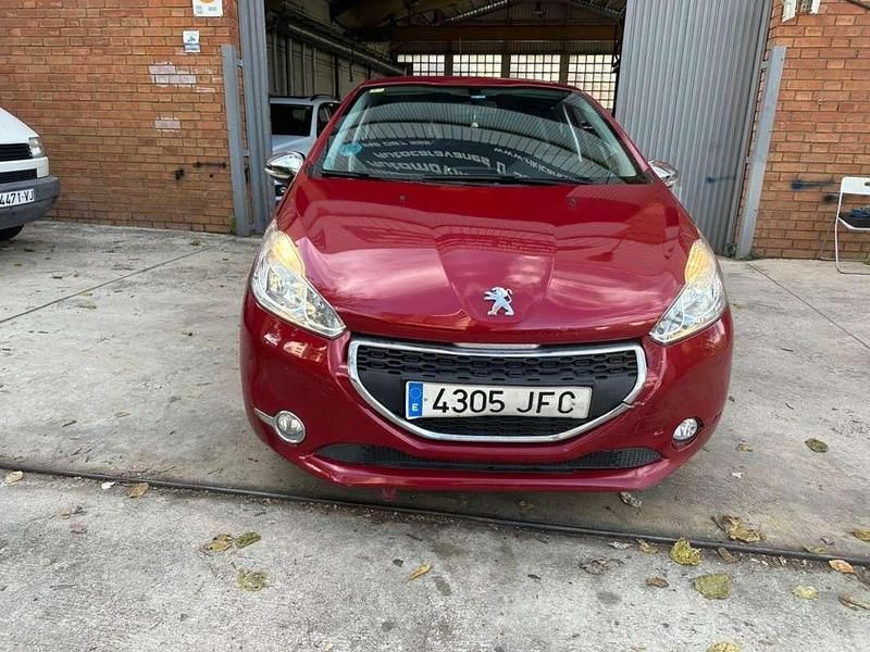 Burdeos Usado 2015 Peugeot 208 Active Utilitario | 4900 € (Super precio) - Imagen 1/4