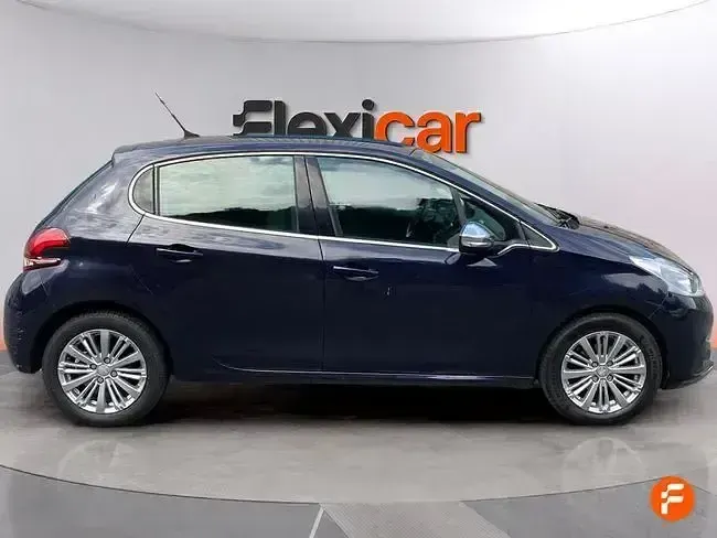 Usado Peugeot 208 Allure 110 CV (80 kW) 2018 Azul Utilitario