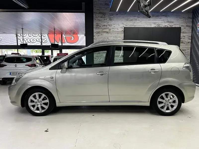 Usado Toyota Corolla Verso Sol 129 CV (94 kW) 2005 Beige Monovolumen