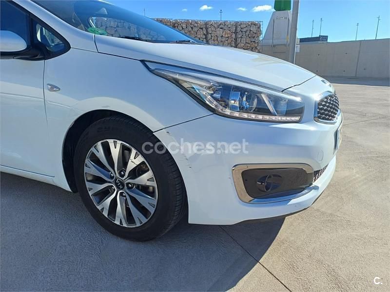 Usado Kia Ceed Plus 100 CV (73 kW) 2017 Blanco Utilitario