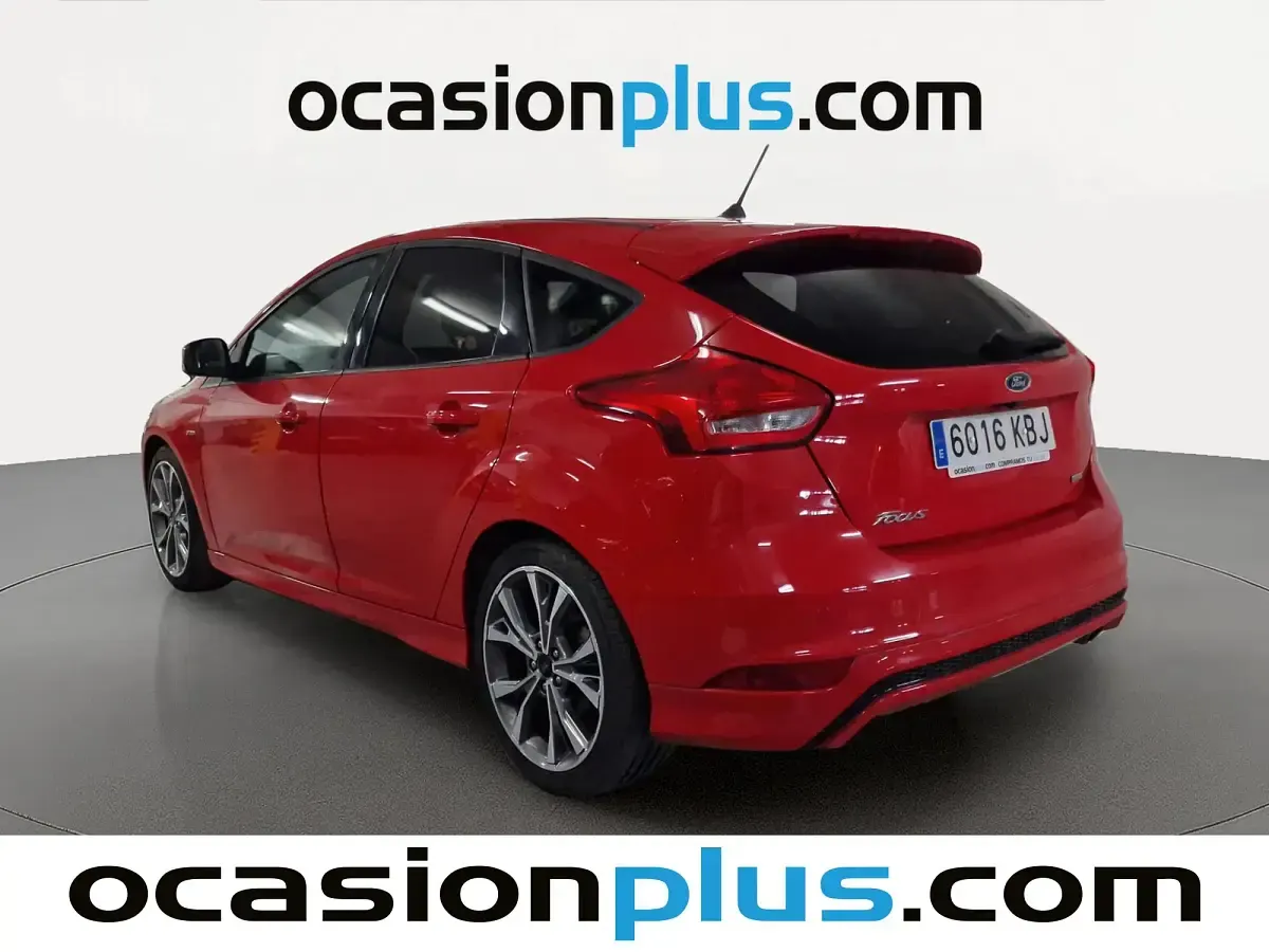 Usado Ford Focus ST-Line 182 CV (133 kW) 2017 Rojo Utilitario