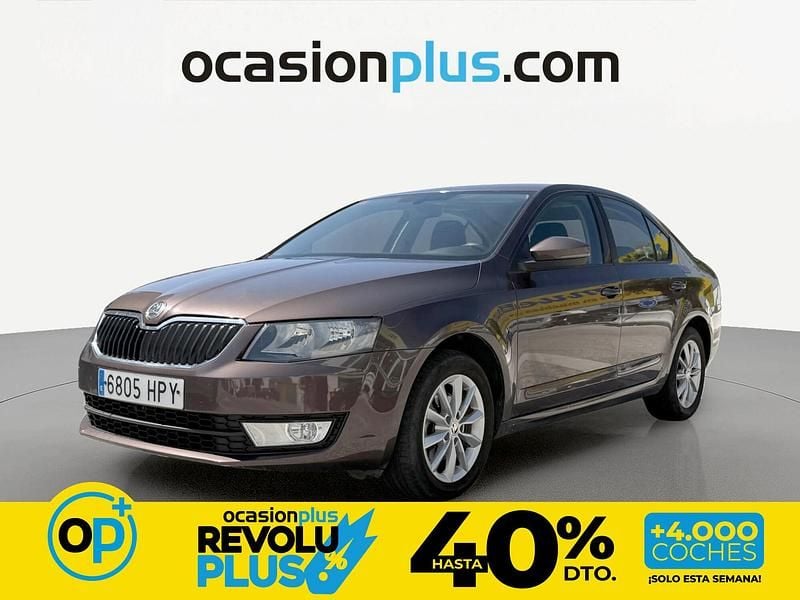 Usado Skoda Octavia Ambition 105 CV (77 kW) 2013 Marrón Berlina