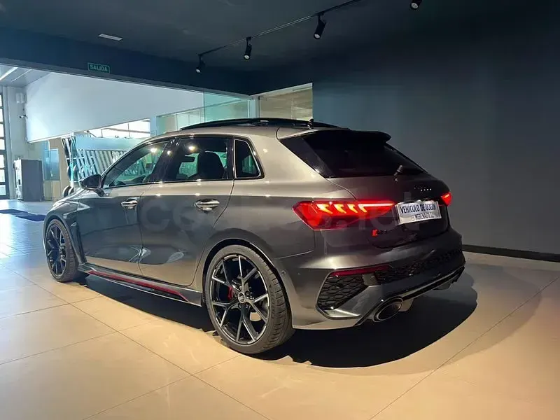 Usado Audi RS3 Premium 400 CV (294 kW) 2022 Gris / plata Berlina