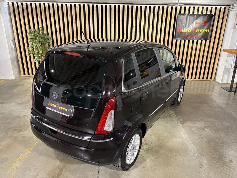 Usado Lancia Musa Gold 95 CV (69 kW) 2013 Negro Monovolumen