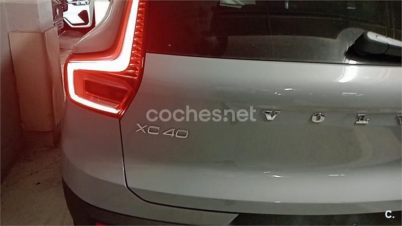 Usado Volvo XC40 Plus 163 CV (119 kW) 2024 Gris / plata SUV