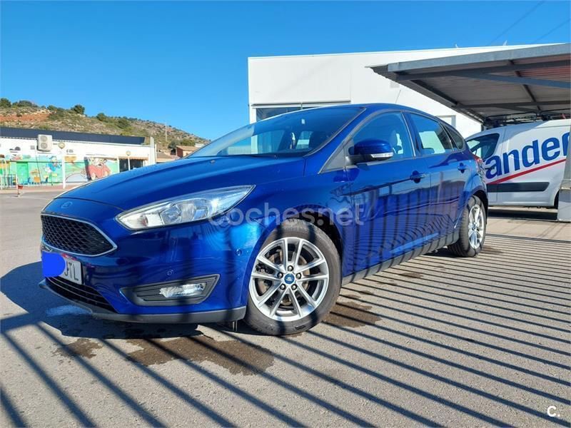 Usado Ford Focus Trend 120 CV (88 kW) 2016 Azul Berlina