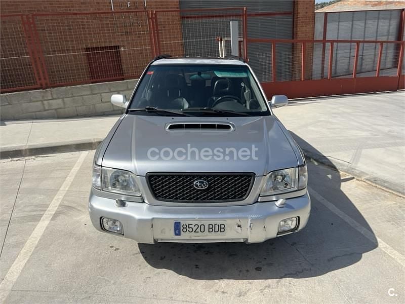 Usado Subaru Forester 170 CV (125 kW) 2000 Gris / plata SUV