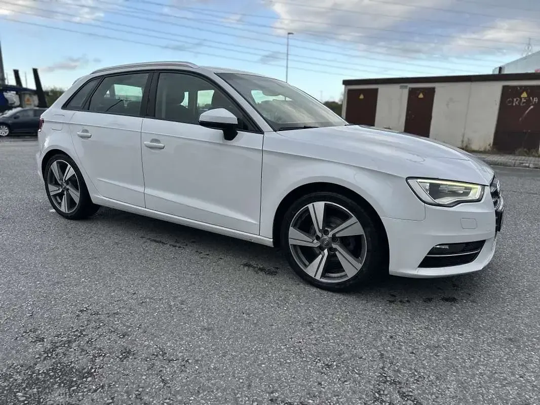 Usado Audi A3 Sportback Ambition 150 CV (110 kW) 2013 Blanco Utilitario