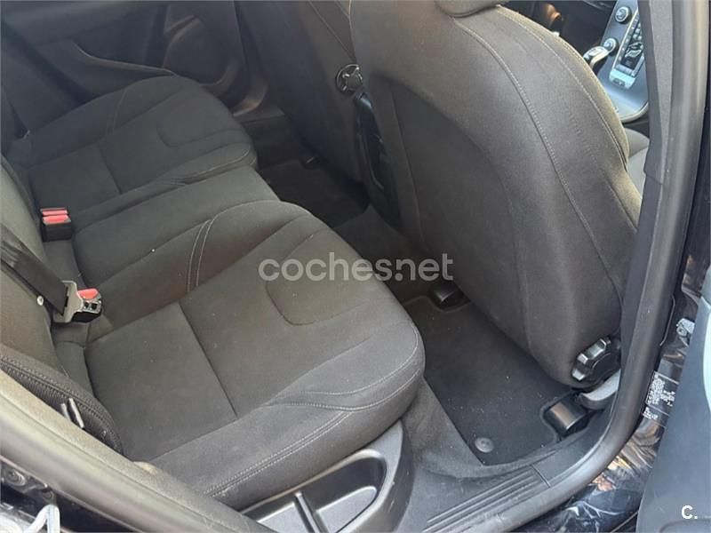 Usado Volvo V40 Momentum 120 CV (88 kW) 2016 Negro Berlina