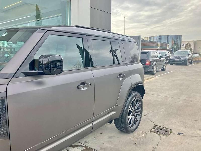 Usado Land Rover Defender 635 CV (467 kW) 2025 Gris SUV