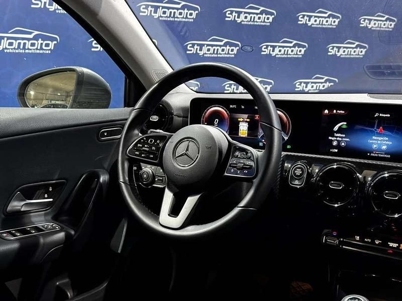 Usado Mercedes A180 116 CV (85 kW) 2020 Gris Utilitario