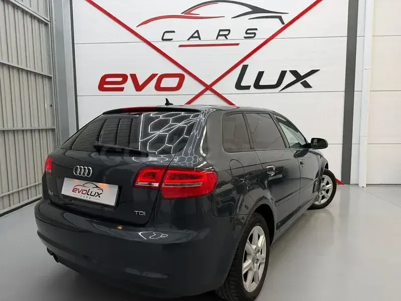 Usado Audi A3 Ambiente 105 CV (77 kW) 2011 Gris / plata Utilitario