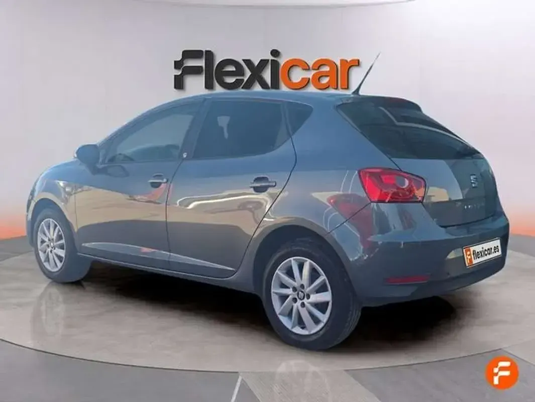 Usado Seat Ibiza Reference 90 CV (66 kW) 2018 Gris Utilitario