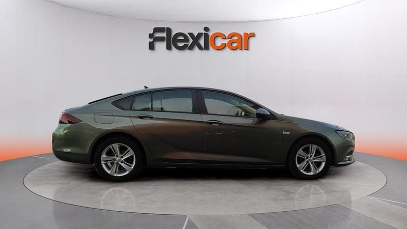 Usado Opel Insignia Selective 136 CV (100 kW) 2019 Verde Familiar