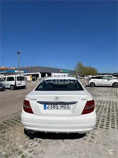 Usado Mercedes C220 170 CV (125 kW) 2012 Blanco Coupe