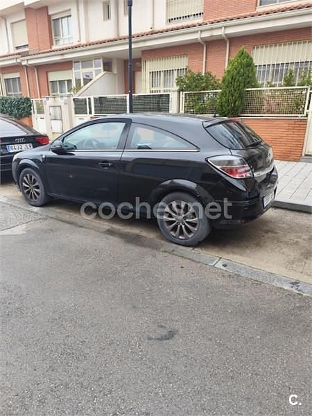 Usado Opel Astra GTC 110 CV (80 kW) 2010 Negro Berlina