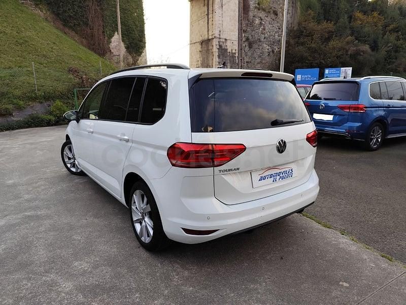 Usado VW Touran Sportline 122 CV (89 kW) 2021 Blanco Monovolumen