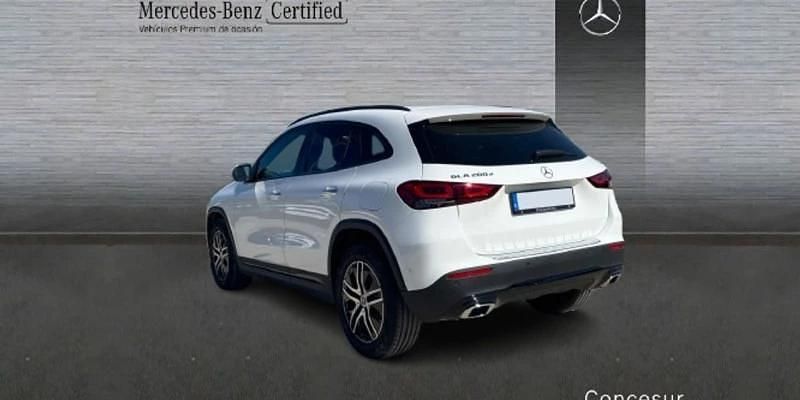 Usado Mercedes GLA200 150 CV (110 kW) 2022 Blanco SUV