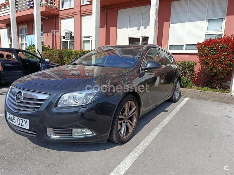 Usado Opel Insignia Sport 130 CV (95 kW) 2010 Negro Familiar