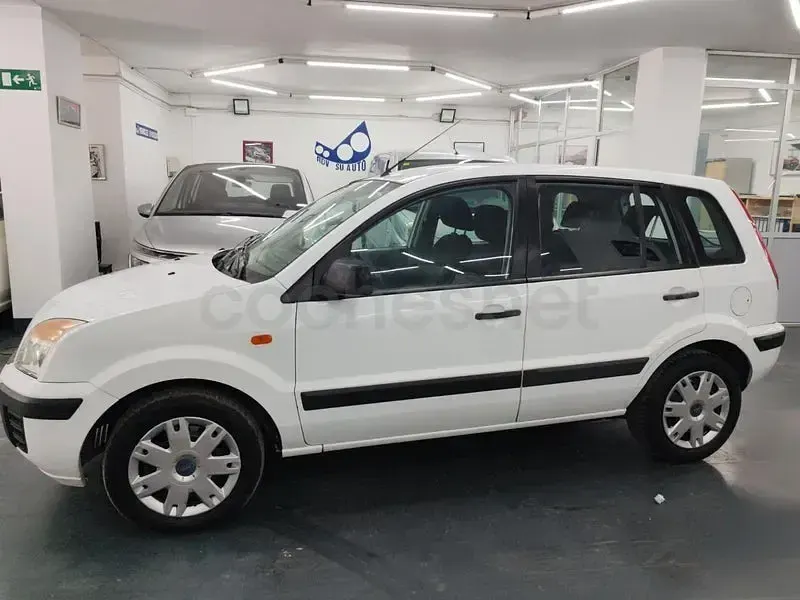 Usado Ford Fusion Ambiente 80 CV (58 kW) 2011 Blanco Utilitario