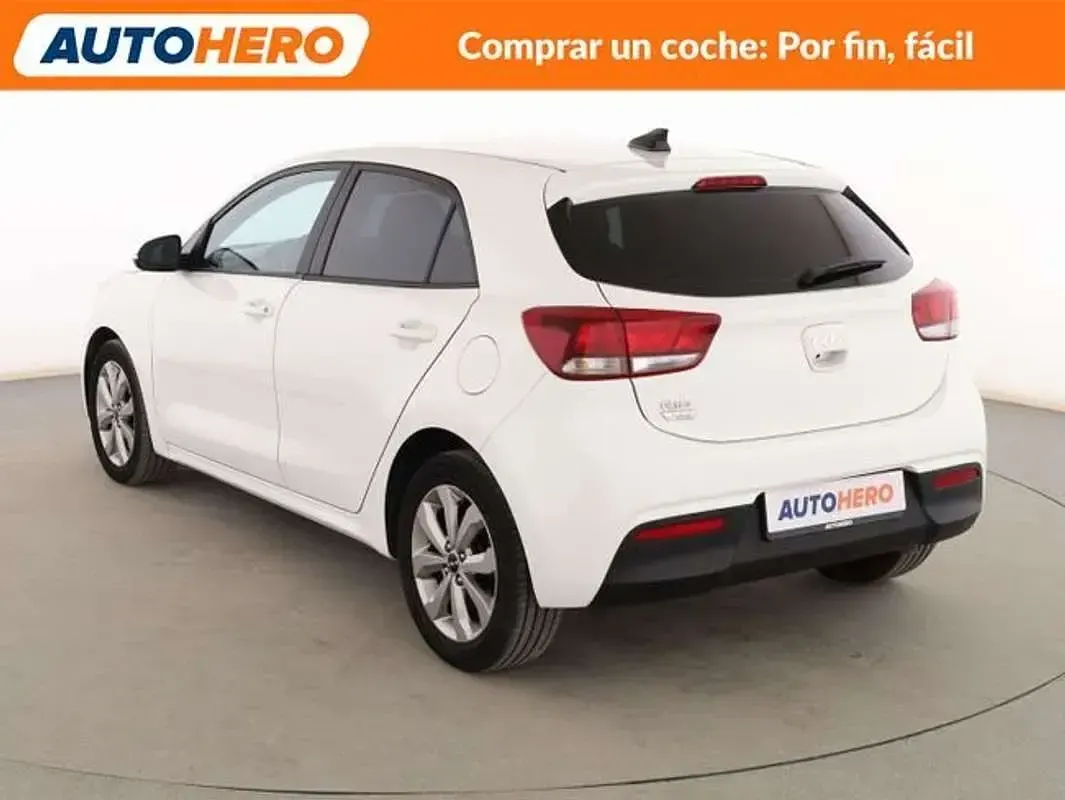 Usado Kia Rio 101 CV (74 kW) 2022 Blanco Berlina
