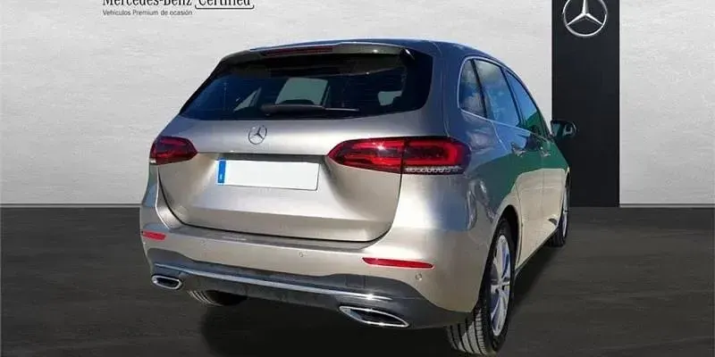 Usado Mercedes B200 150 CV (110 kW) 2020 Plata Monovolumen