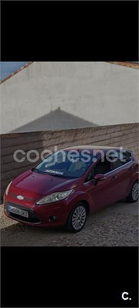 Usado Ford Fiesta Titanium 90 CV (66 kW) 2009 Rojo Berlina