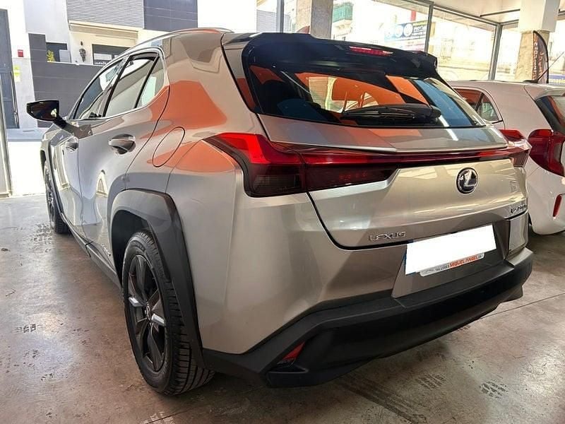 Usado Lexus UX Executive Line 184 CV (135 kW) 2019 Beige SUV