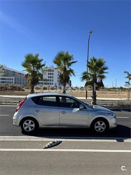 Gris / plata Usado 2009 Hyundai i30 Comfort Berlina | 3100 € (Precio justo) - Imagen 1/4