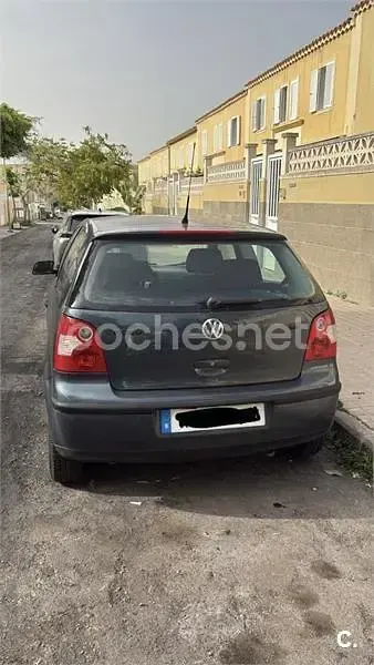 Usado VW Polo Trendline 75 CV (55 kW) 2005 Gris / plata Utilitario