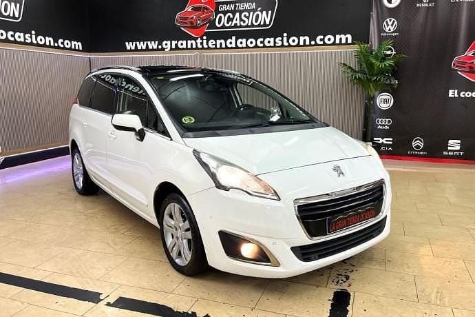 Usado Peugeot 5008 Allure 115 HP (84 kW) 2014 Monovolume