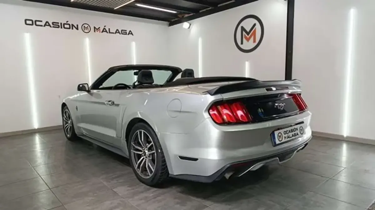 Usado Ford Mustang 314 CV (230 kW) 2017 Plateado Descapotable
