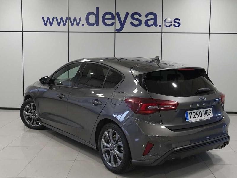 Usado Ford Focus ST-Line 155 CV (114 kW) 2023 Gris Utilitario