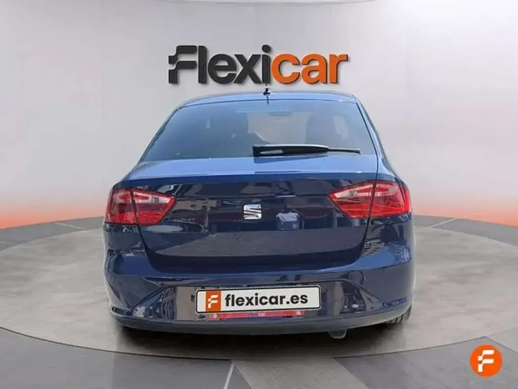 Usado Seat Toledo Style 110 CV (80 kW) 2017 Azul Utilitario