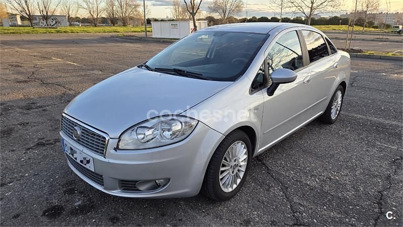 Usado Fiat Linea Dynamic 120 CV (88 kW) 2008 Gris / plata Berlina