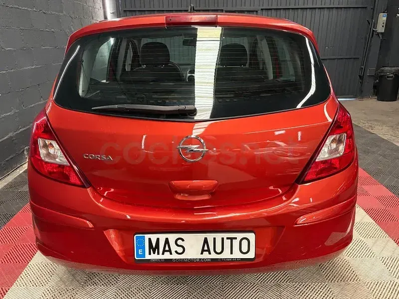 Usado Opel Corsa Essentia 85 CV (62 kW) 2011 Naranja Utilitario