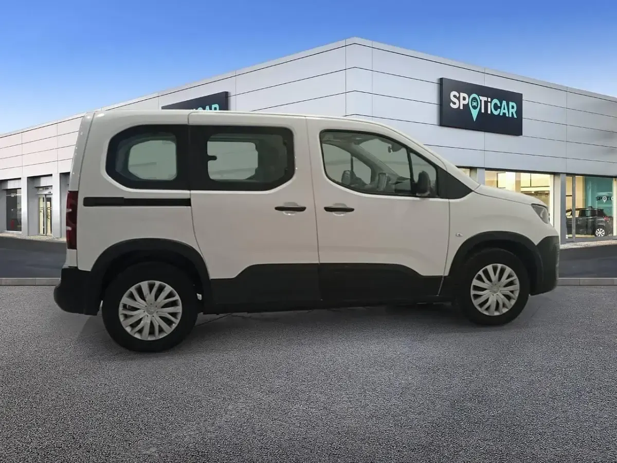 Usado Peugeot Rifter Active 100 CV (73 kW) 2022 Blanco Monovolumen