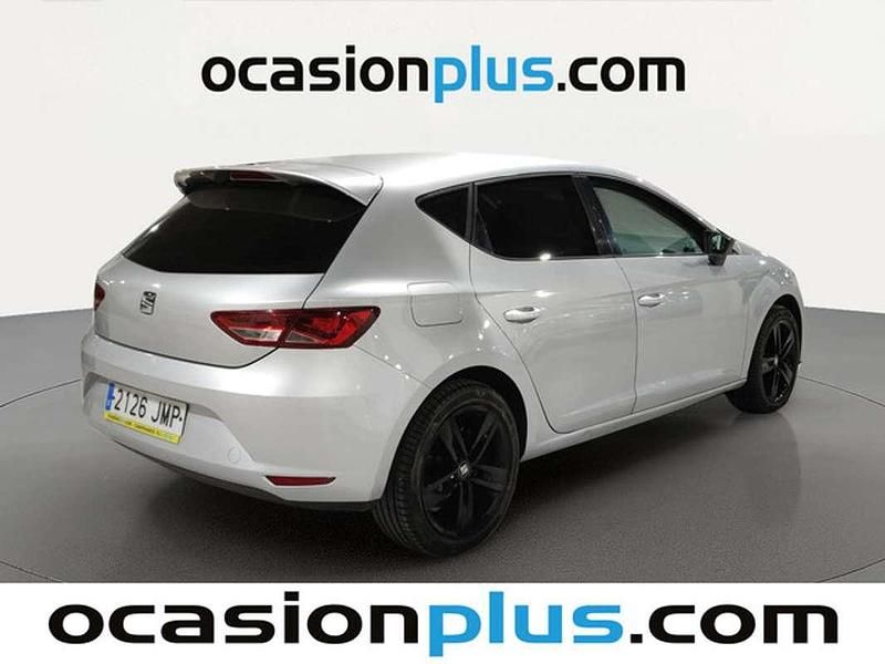 Usado Seat Leon Style 110 CV (80 kW) 2016 Plateado Utilitario