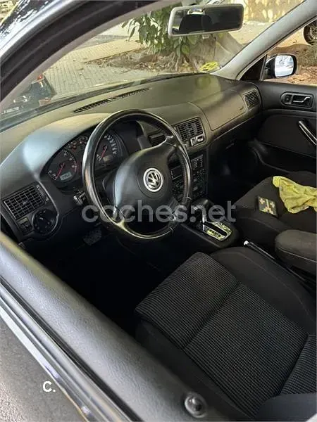 Usado VW Golf IV Highline 100 CV (73 kW) 2001 Negro Familiar