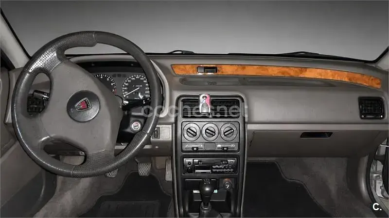 Usado Rover 400 111 CV (81 kW) 1991 Gris / plata Berlina
