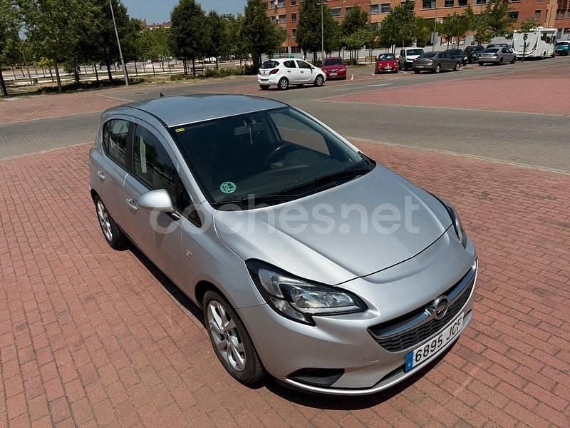 Gris / plata Usado 2015 Opel Corsa Color Edition Berlina | 4999 € (Buen precio) - Imagen 1/4