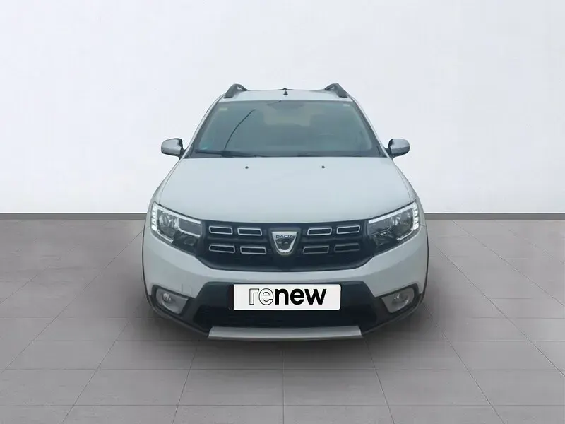Usado Dacia Sandero Comfort 90 CV (66 kW) 2018 Blanco Berlina