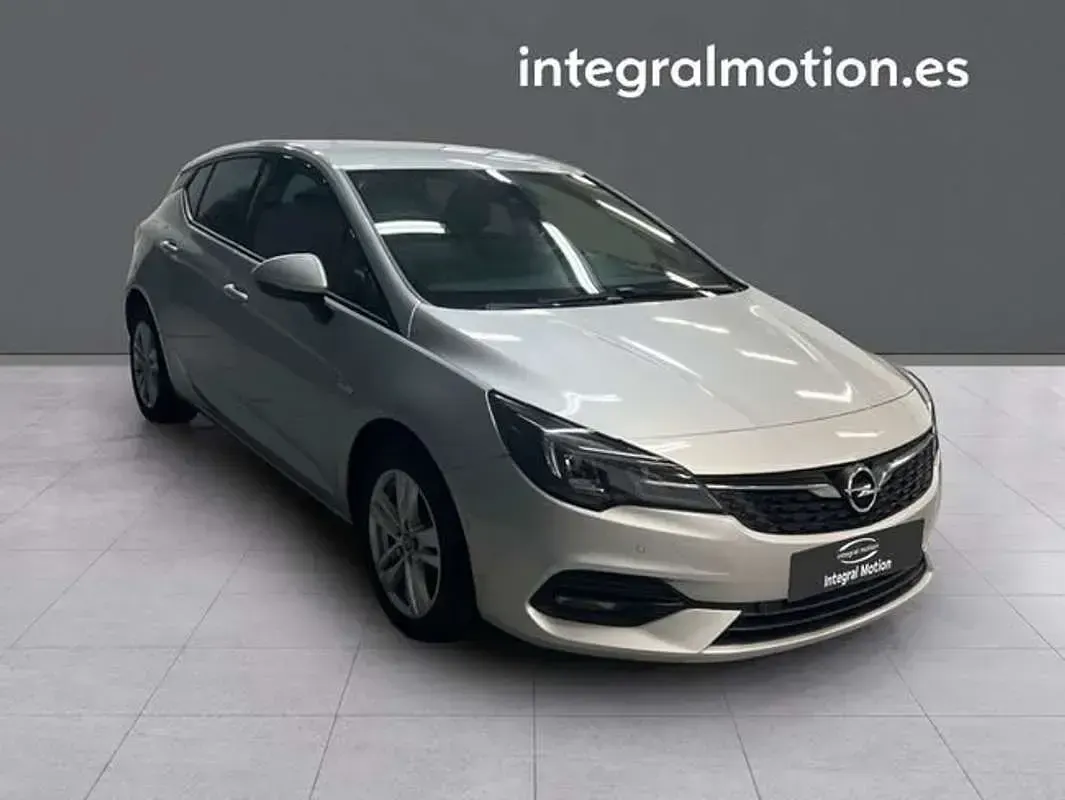 Usado Opel Astra GS Line 110 CV (80 kW) 2021 Gris Berlina