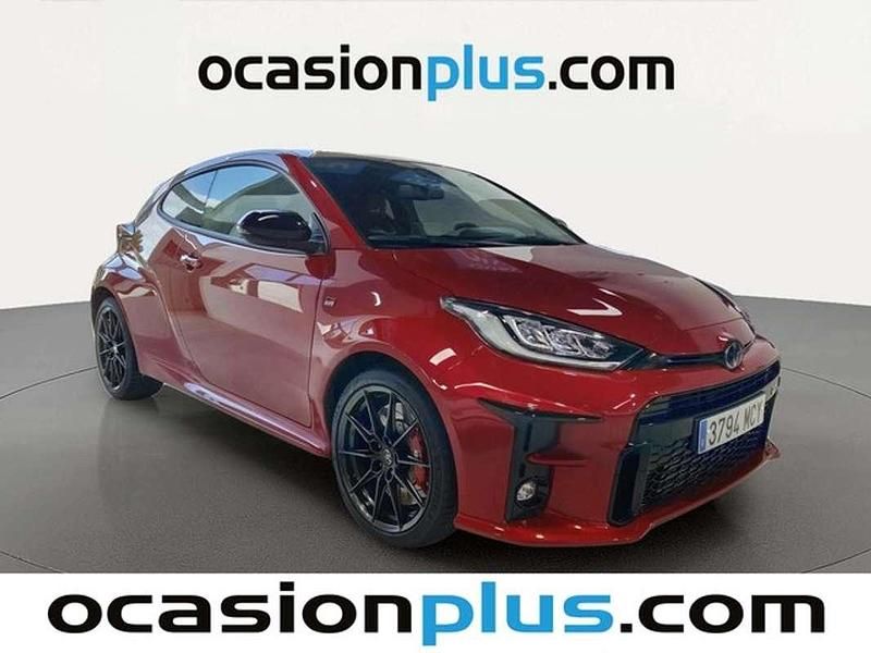 Usado Toyota Yaris 261 CV (191 kW) 2022 Rojo Utilitario
