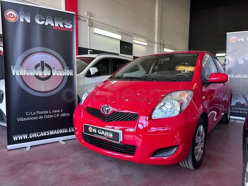 Usado Toyota Yaris Active 69 CV (50 kW) 2009 Rojo Utilitario